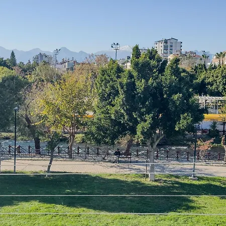 Leaf River Ξενοδοχείο με διαμερίσματα 4*