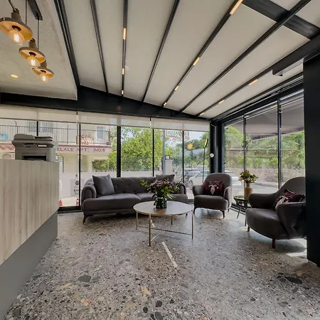 Leaf River Aparthotel 3*