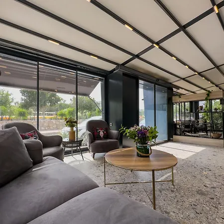 Leaf River Aparthotel